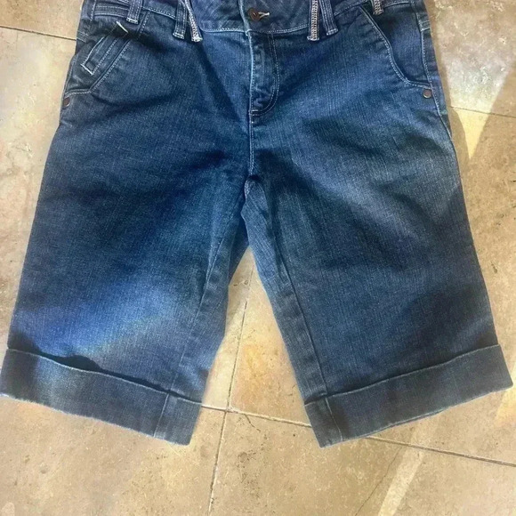 DKNY Bermuda Jean shorts. Size 8 excellent condition. Cuff hem. - Picture 2 of 14